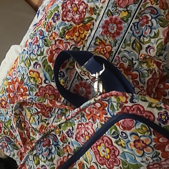 Unused Vera Bradley quilted floral garment bag - Picture 3 of 7
